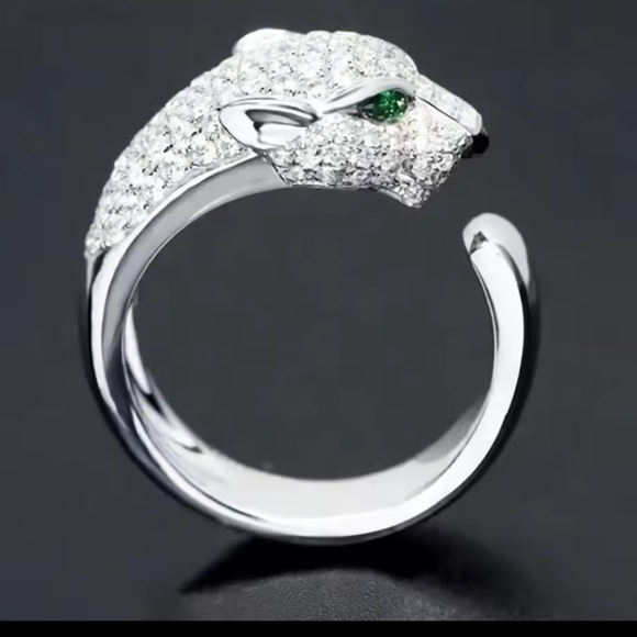 Elegant Silver Panther Ring with Green Accents - Picture 2 of 6